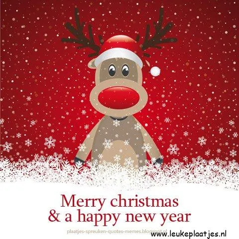 Een vrolijk rendier met kerstmuts op een rode achtergrond met sneeuwvlokken.