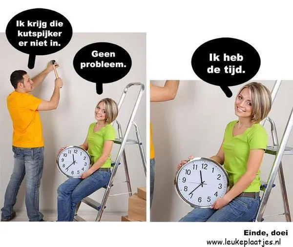ᐅ klok terug grappig - Wintertijd plaatjes Een man hangt iets op, terwijl een vrouw met een klok glimlacht en zegt dat ze de tijd heeft.