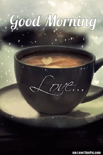 Een warme kop koffie met een hartje bovenop en de tekst "Goedemorgen" en "Liefde".