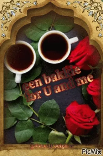 Twee kopjes koffie met rode rozen in een versierde omlijsting.