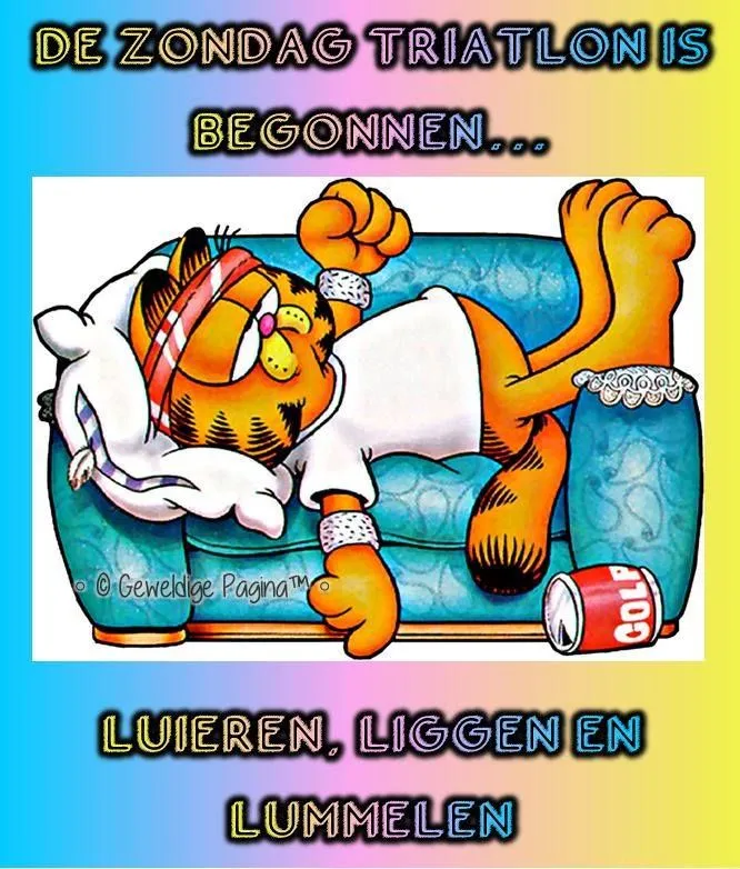 Garfield ligt op de bank en ontspant met een frisdrank, klaar voor de triatlon.