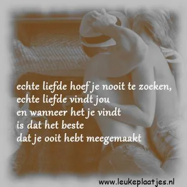 Een romantische afbeelding met een tekst over de kracht van echte liefde.