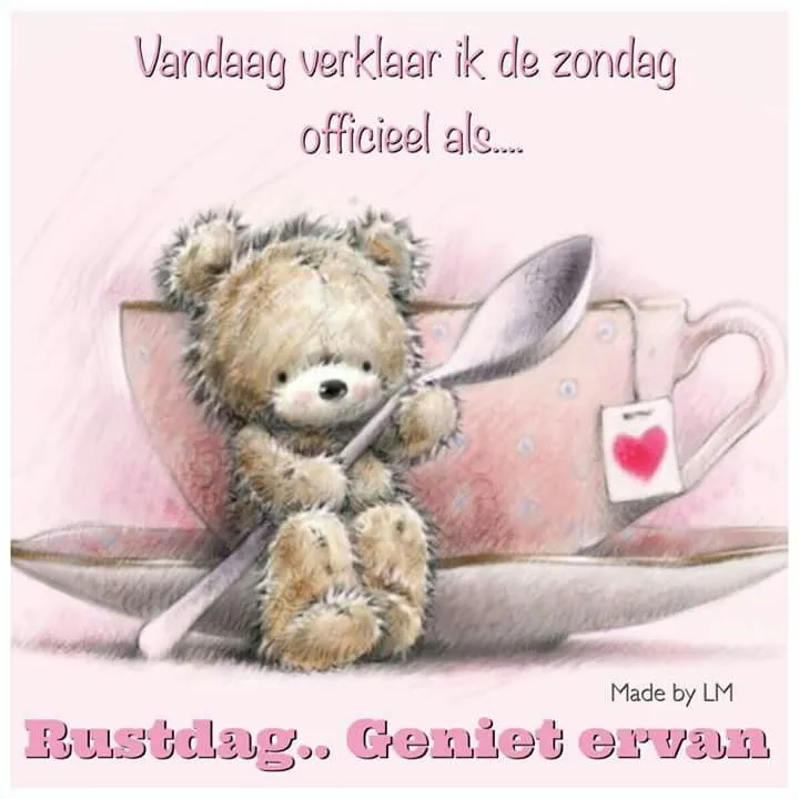 ᐅ mooie zondag - Zondag plaatjes Knuffelbeer zit met een lepel in een grote theekop, met tekst over de zondag.