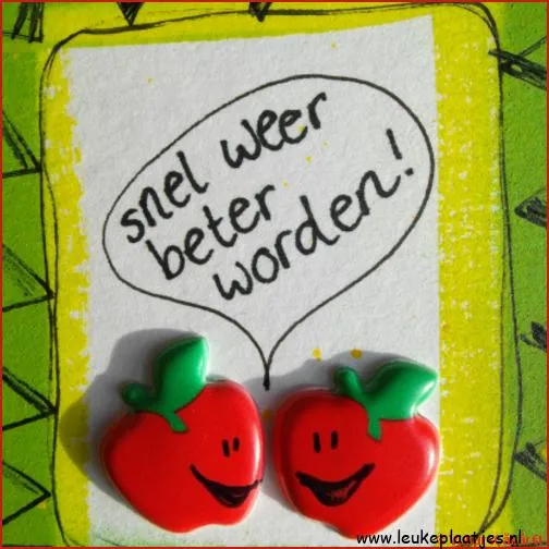 Twee rode appelvormige stickers met lachende gezichten en de tekst "snel weer beter worden!"