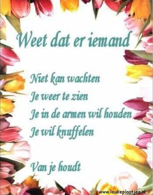 Een kaart met bloemen en tekst over liefde en verlangen naar samenzijn.