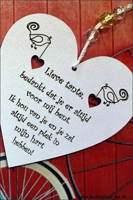 Wit hartvormige kaart met de tekst: "Lieve tante, bedankt voor alles."