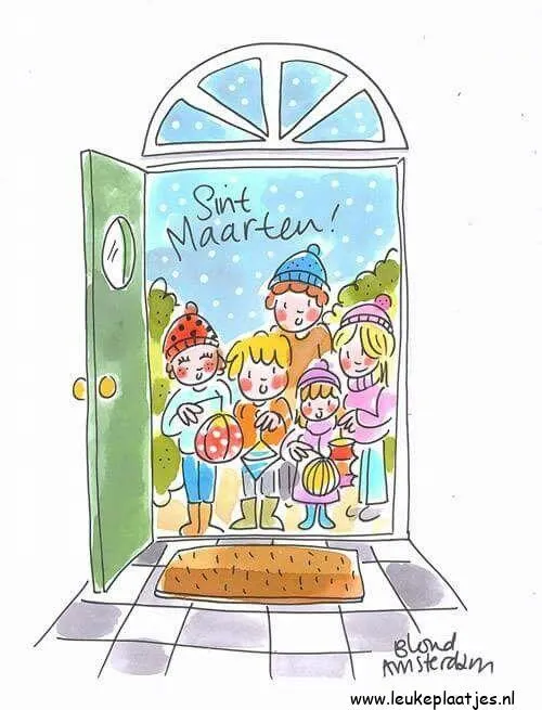 Kinderen staan voor een deur met lampionnen, vieren Sint Maarten in de sneeuw.