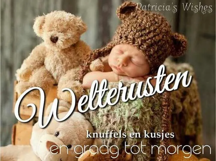 ᐅ slaap lekker kus - Welterusten plaatjes Slaapt baby in een mand met teddyberen eromheen, warme en zachte sfeer.