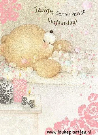 Een schattige beer ligt tussen versieringen met de tekst "Geniet van je Verjaardag!"