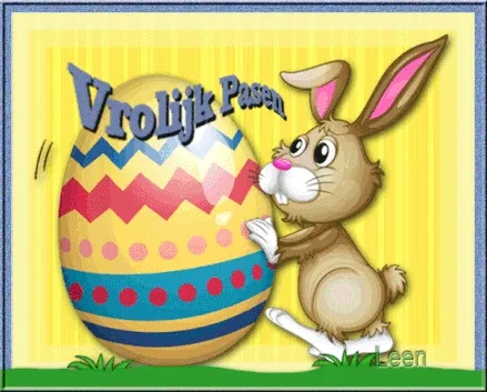 Konijn met een kleurrijk paasei en de tekst "Vrolijk Pasen" op een gele achtergrond.