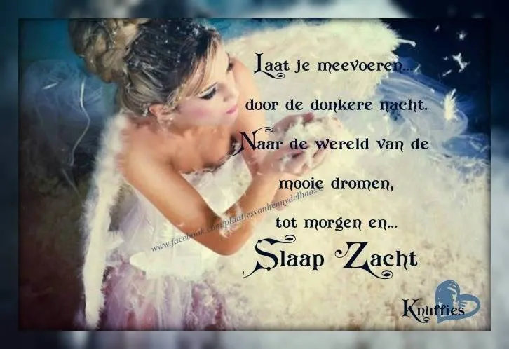 ᐅ welterusten slaap lekker tot morgen - Welterusten plaatjes Een vrouw in een mooie jurk kijkt dromerig, omringd door een feeërieke sfeer.