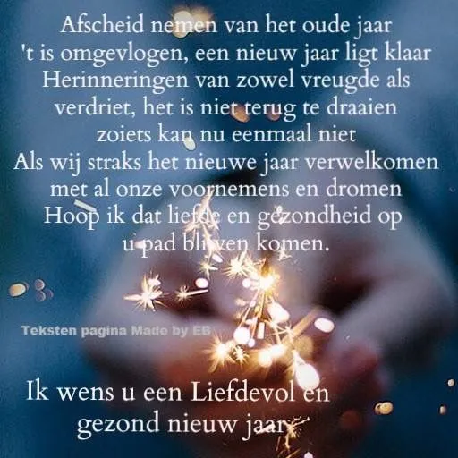 Tekst met wensen voor een liefdevol en gezond nieuw jaar op een feestelijke achtergrond.