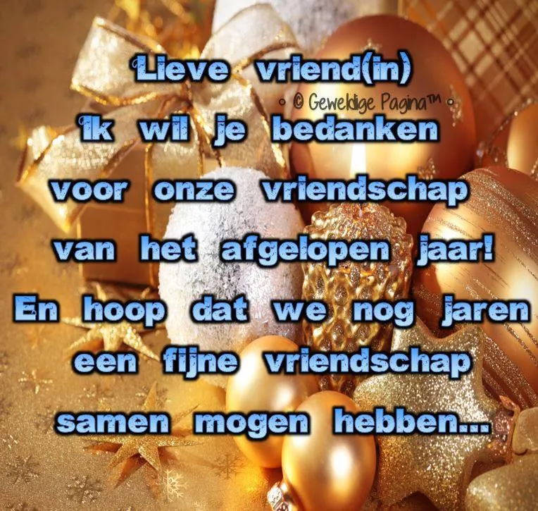 Tekst met dankbaarheid voor vriendschap in een feestelijke setting met gouden decoraties.