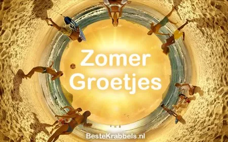 Zomer groetjes met een zonnig strand en spelende kinderen in een cirkelvorm.