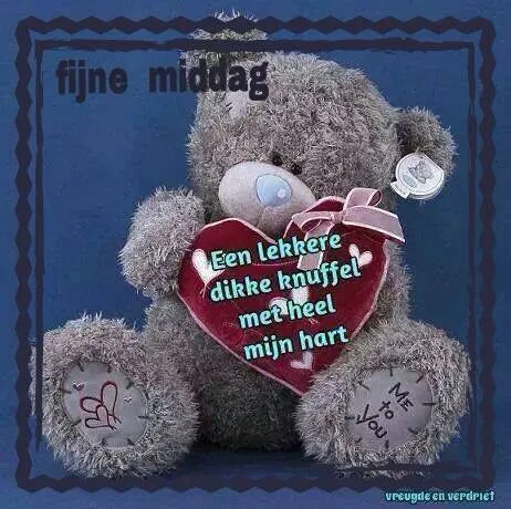ᐅ zondag knuffel - Zondag plaatjes Grijze teddybeer houdt een hartje vast met een boodschap over knuffels.